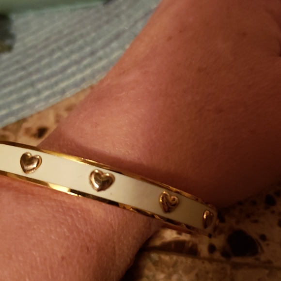 New Coach Enameled Heart Bangke Bracelet - Picture 6 of 14